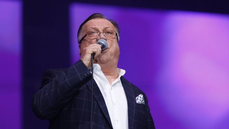 Oglasio se menadžer Halida Bešlića: Otkrio detalje o zdravstvenom stanju pjevača
