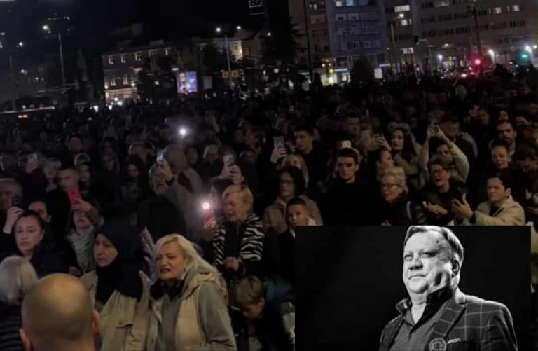FOTO Dirljive scene u Sarajevu: Građani zapalili svijeće i položili cvijeće za legendarnog Halida