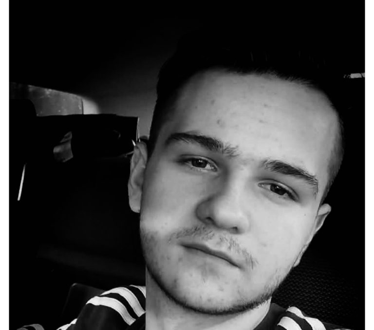 Tuga u Kladnju: Preminuo mladi inžinjer Armin Vejzović (23)