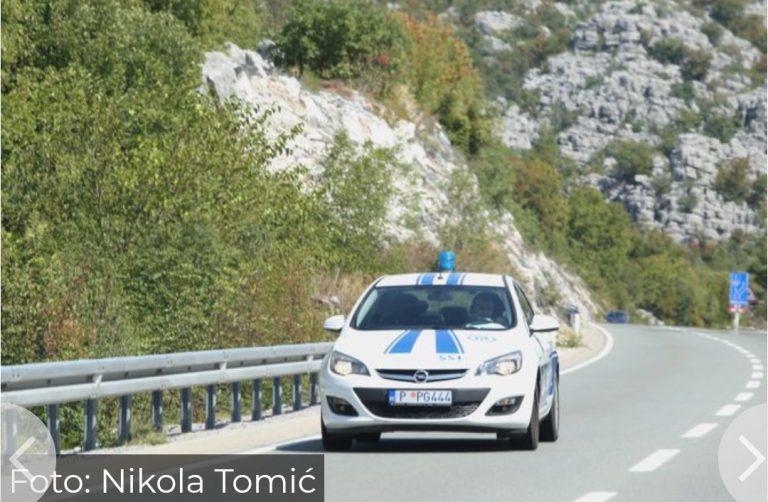 Pakao na putu kod sela Odžak: Djevojka (20) poginula na licu mjesta, dvoje mladih u bolnici
