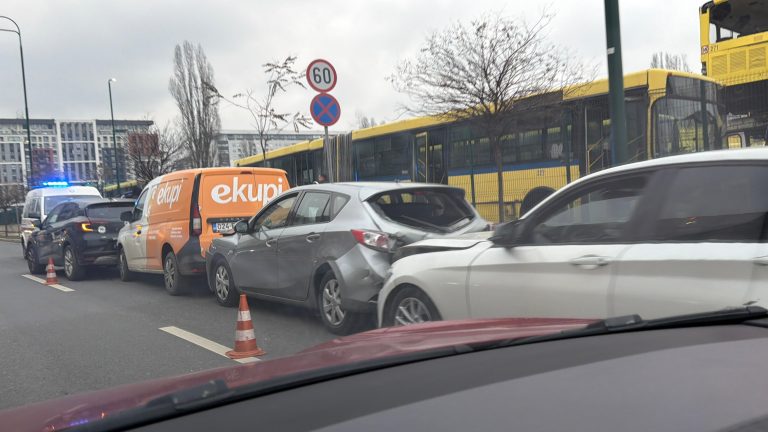 Lančani sudar: Četiri vozila učestvovala u nesreći