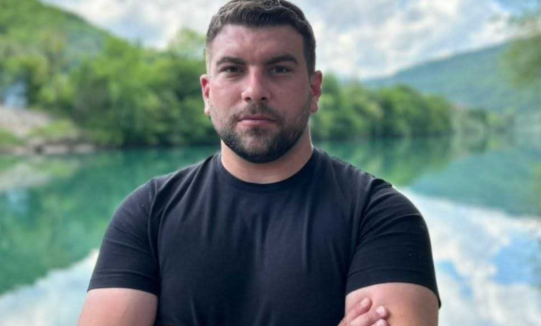 ALEN MUHIĆ: “Rođen sam iz zločina 9. januara. Nisam četničko kopile. Ja sam Alen, Bošnjak. Nisam našao mir” (VIDEO)