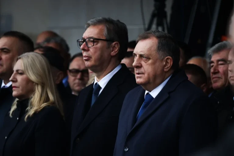 “JA VAM NISAM SLOBODAN MILOŠEVIĆ” Vučić u Trebinju, otvorio novu bolnicu: “Bolje jedan dan kao soko živjeti, nego 100 godina se kao miš skrivati” (FOTO, VIDEO)