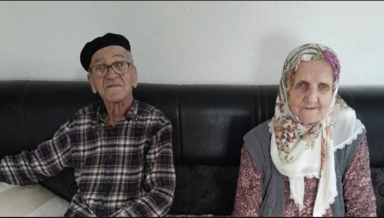 Zajedno živjeli 66 godina, zajedno preselili: Kladanj se oprašta od Mehmeda i Zejne Smajić