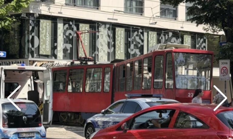 Tramvaj iskočio iz šina i udario u zgradu: Više povrijeđenih