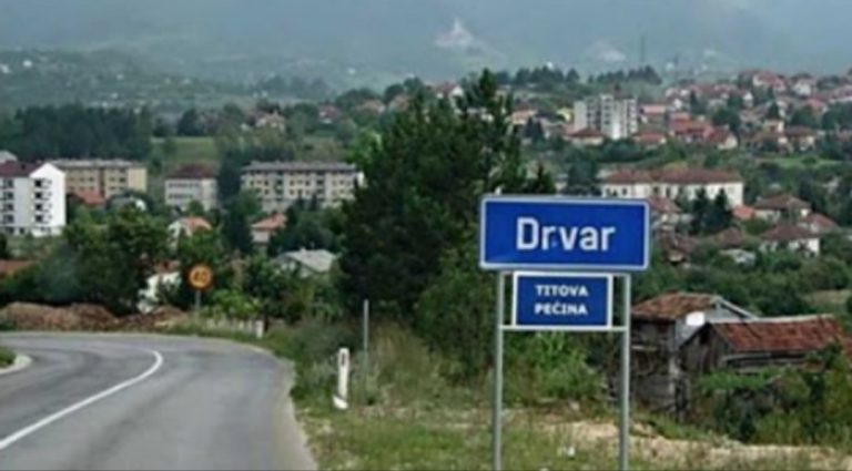 U Drvaru poginula djevojka: Motorom se sudarila sa ocem, pa odletjela pod kamion
