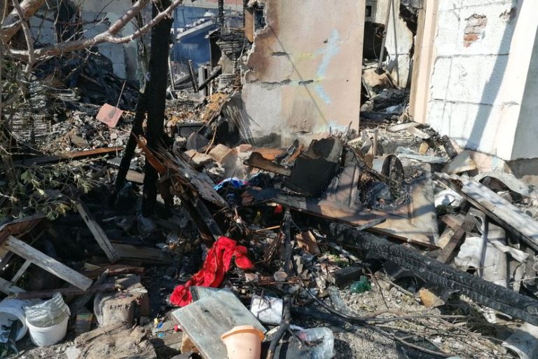 Pripremila je haljinu za maturu, a onda je vatra progutala SVE: Gest njenih školskih drugova tjera suze na oči