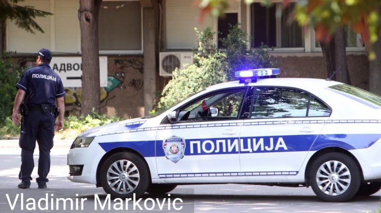 Užas: Deda se posvađao sa unukom pa se upucao ispred zgrade