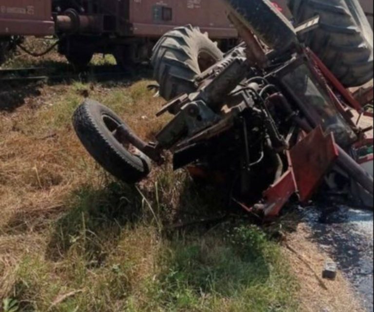 Stravična nesreća u BiH: Traktor se prevrnuo, muškarac poginuo